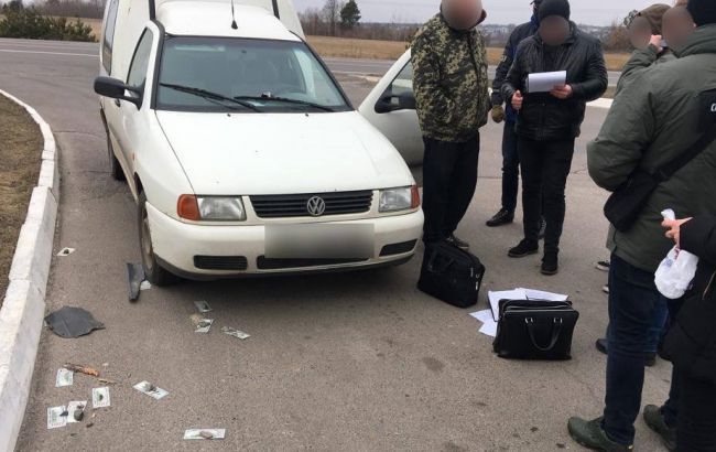 ДБР затримало на хабарі командира військової частини