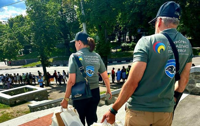 У Києві роздаватимуть гуманітарну допомогу біля Палацу "Україна"