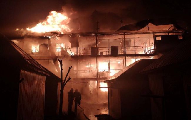 У Затоці горіли бази відпочинку