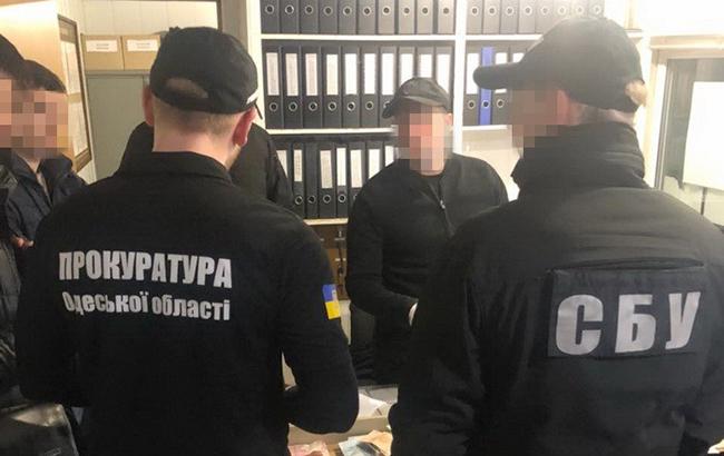 СБУ задержала на взятках должностных лиц таможни и Госпогранслужбы