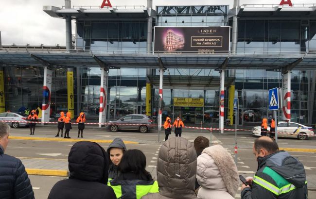 Из аэропорта "Киев" эвакуируют пассажиров