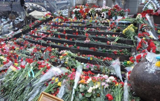 Порошенко присвоил звание Героя Украины 99 героям Небесной сотни