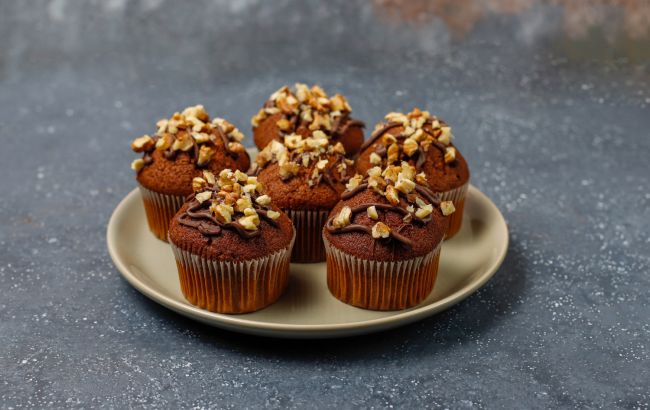 Вкусные шоколадные кексы для перекуса в школе: легкий рецепт