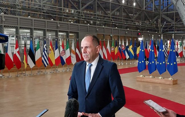 Греция планирует активно участвовать в послевоенном восстановлении Украины, - глава МИД