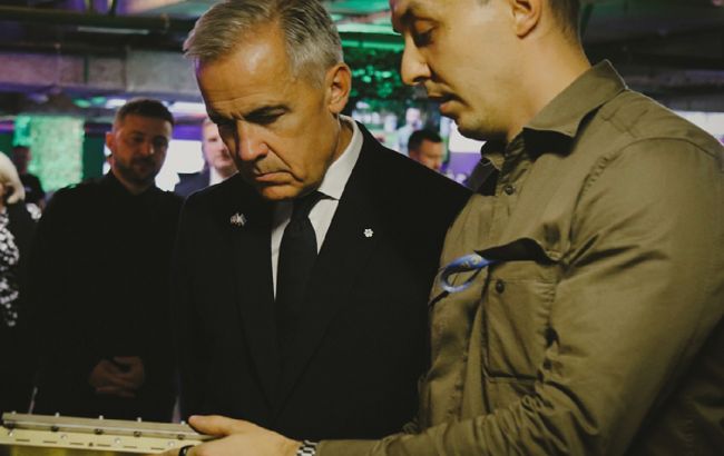 В Киеве премьеру Канады показали российское оружие и доказательства зависимости РФ от импорта