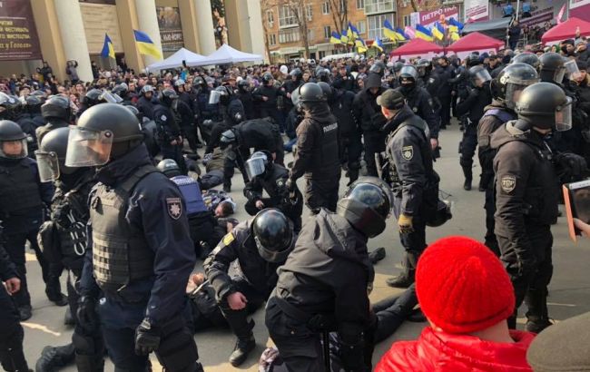 Перед митингом Порошенко в Полтаве задержали около десятка человек