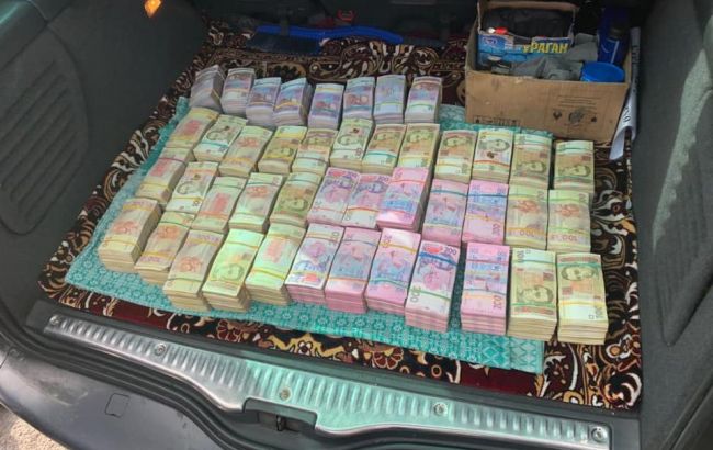 Представителя "депутата Д" задержали с 2,5 млн гривен, - Луценко