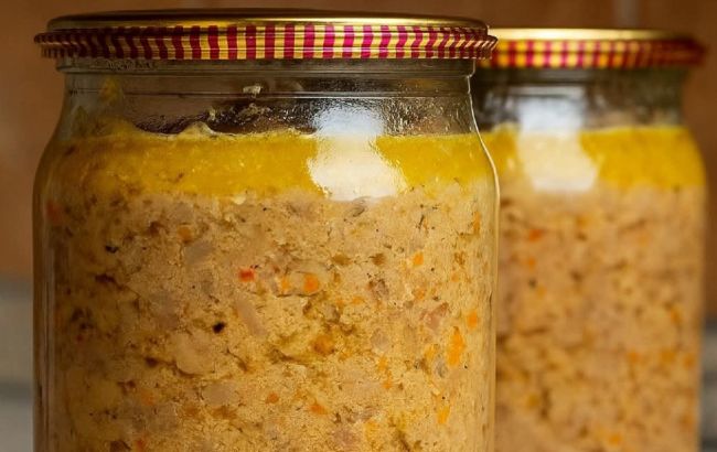 Смак, як у бабусі: рецепт домашнього паштету, що зберігається всю зиму