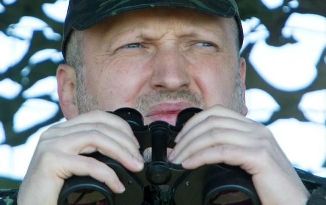 Взрыв на нефтебазе под Киевом: Турчинов прибыл на место пожара