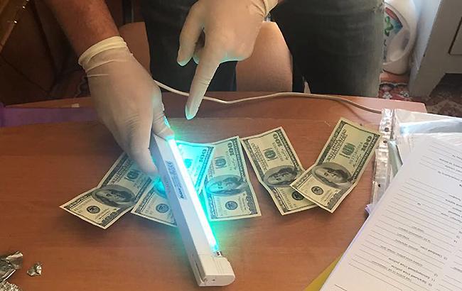 На Волыни на взятке задержали двух должностных лиц больниц областного уровня