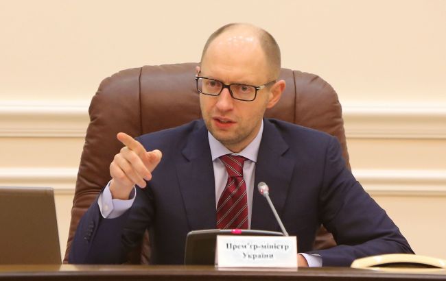 Кабмин временно запретил перемещение грузовых потоков на границе с Крымом