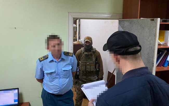 На Поліській митниці мінімум рік діяла схема по розмитненню іномарок