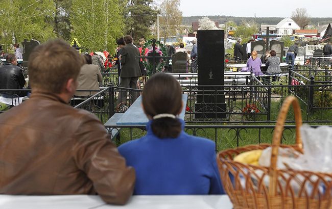 Поминальные дни: можно ли ходить на кладбище, и что за это будет