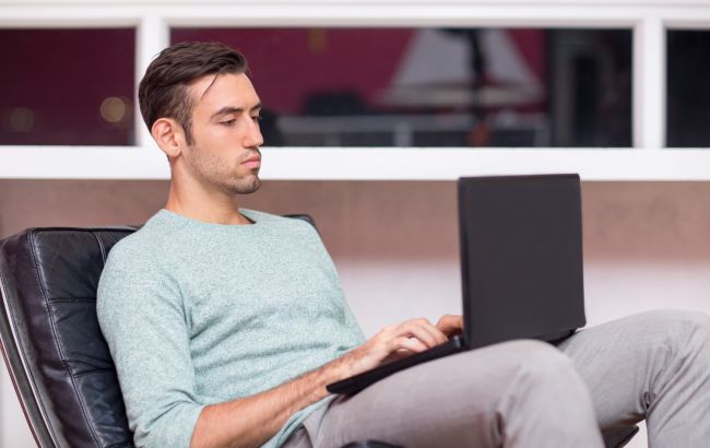 Зробіть це вже зараз: ось як позбутися "комп'ютерної" пози