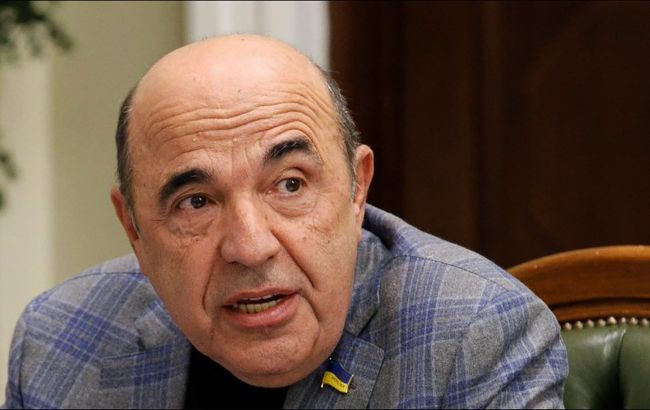 Рабинович потребовал ограничить зарплаты чиновникам и списать долги по ЖКХ для граждан