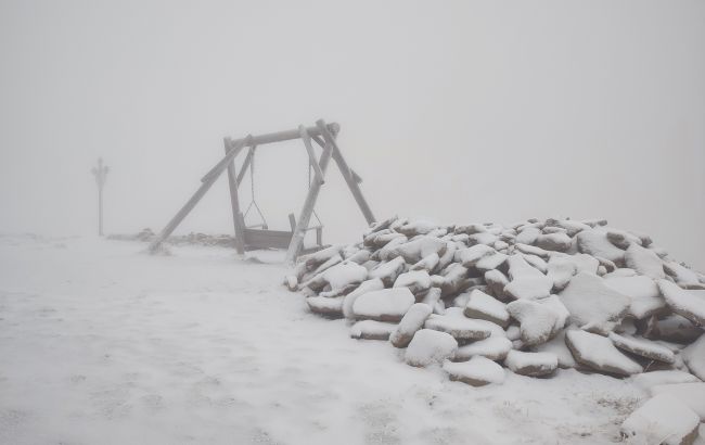 Настоящая зима в сентябре: в Карпатах похолодало до -3 и пошел снег