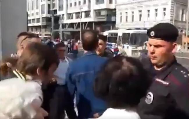 В Москве полиция задержала 19 участников прогулки "Новой оппозиции"