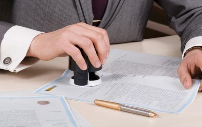 Опубликован закон об отмене обязательного использования печатей на официальных документах