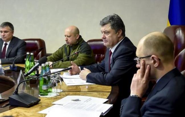 Порошенко вимагає більш ефективної роботи на пунктах пропуску в зону АТО