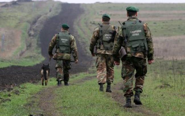 Над админграницей с Крымом пограничники зафиксировали беспилотник и вертолет