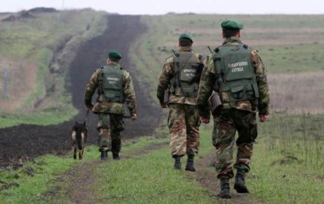 Трое украинцев пытались провезти на неподконтрольную территорию 1 млн рублей и более 300 тыс. гривен