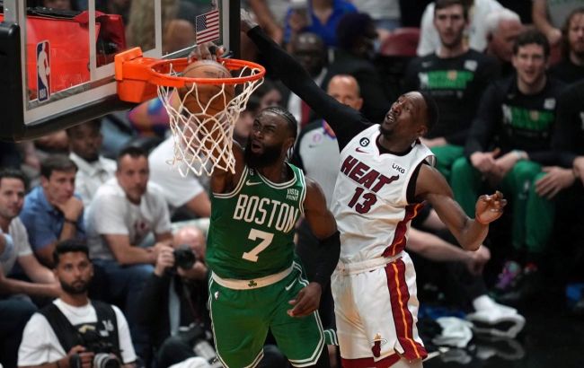 Зірка "Бостона" силовим данком покарав оборону "Маямі": момент дня в НБА
