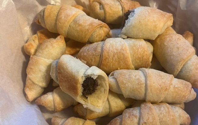 Змітають зі столу за 5 хвилин: домашні рогалики з мінімуму інгредієнтів