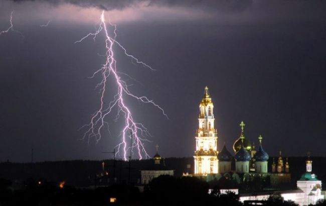 Синоптики предупреждают о грозах и шквалах в Киеве 29-30 мая