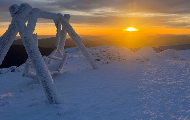 Карпати накрив шторм і густий туман: рятувальники попереджають туристів про небезпеку