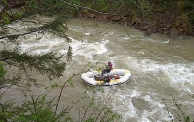 Появились новые подробности срыва грузовика с туристами в Карпатах