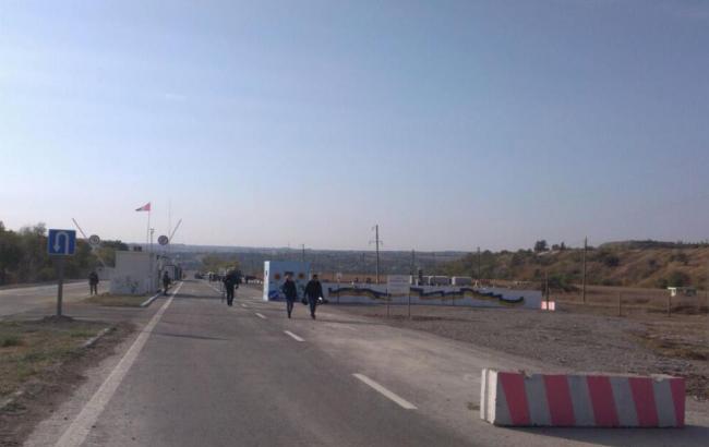 Посольство Швейцарії відправило 30 вантажівок гуманітарної допомоги на Донбас