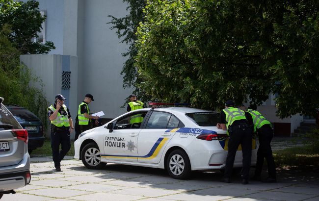 В Києві 12-річна дитина впала з багатоповерхівки, поліція встановлює обставини