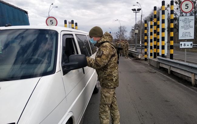 У пасажирки автобусу, що прямувала з Італії в Україну, виявили температуру