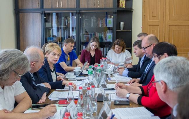 МОН начало переговоры с венгерской общиной о языковой статье закона об образовании