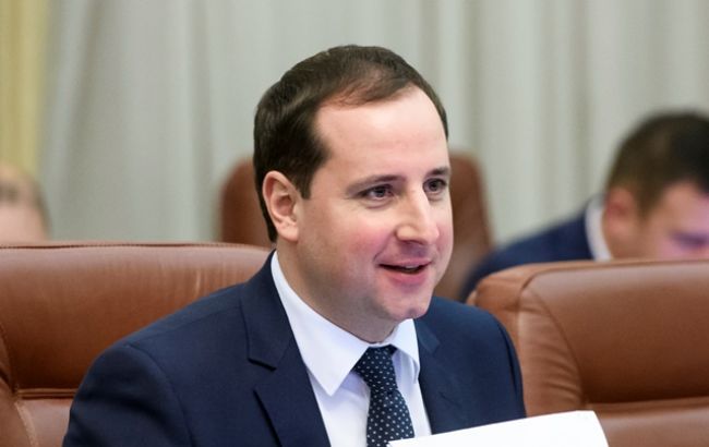 В Кабмине анонсировали запуск почтовой доставки лекарств в села