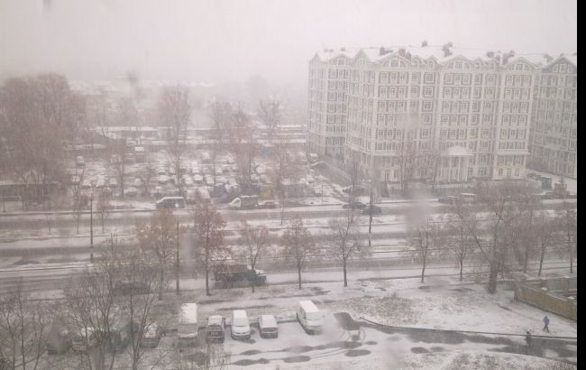 Киевских водителей предупреждают о снеге и гололедице ночью 30 ноября