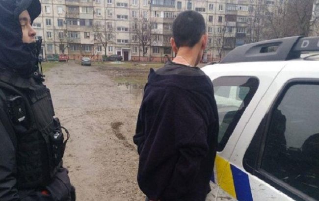 У Маріуполі чоловік з ножем поранив трьох людей