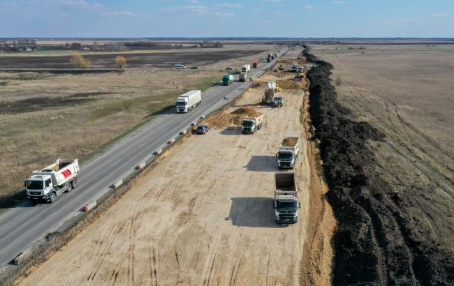 Стало известно, сколько дорог в Украине разрушено с начала российского вторжения
