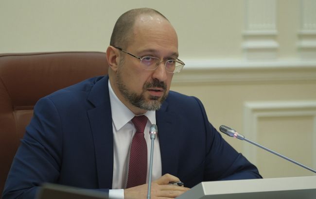 Шмыгаль требует оперативно оценить ущерб от пожаров на востоке