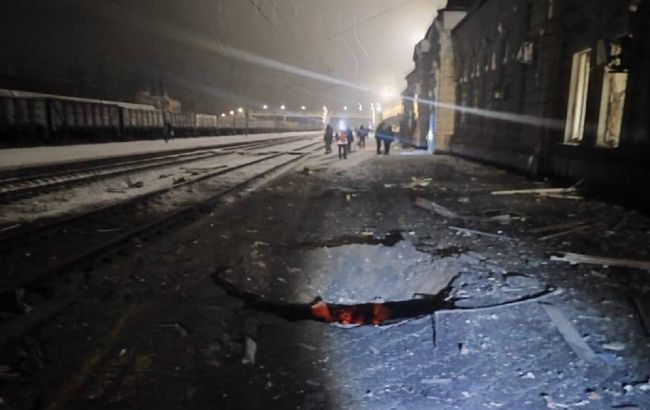 Як виглядає пошкоджений ударом РФ вокзал у П&rsquo;ятихатках: в "Укрзалізниці" показали наслідки
