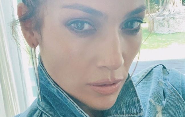 Нестаріюча Барбі: 49-річна Дженніфер Лопес підкорює мережу молодим зовнішнім виглядом