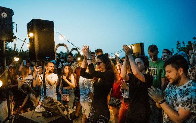 Рада запретила российскую музыку и ввоз книг из России