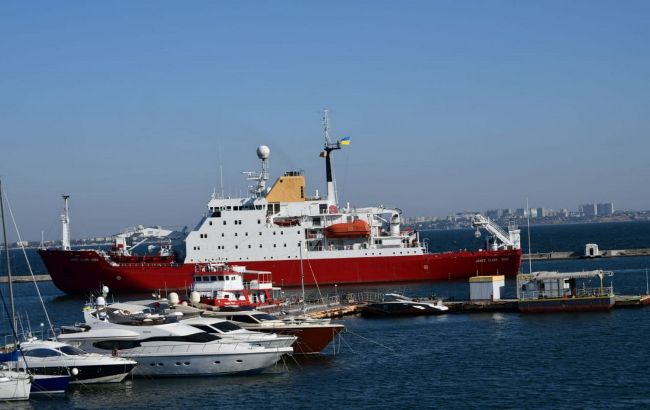 Купленный у Британии ледокол прибыл в Украину