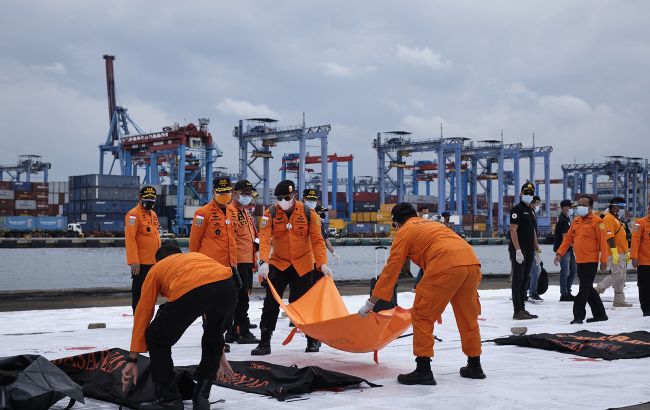 Идентифицирована первая жертва авиакатастрофы в Индонезии