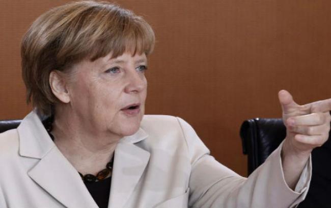 Меркель выступает за сохранение санкций против РФ