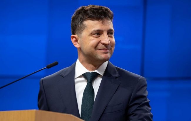 Зеленский ответил на петиции о своей отставке и главы АП