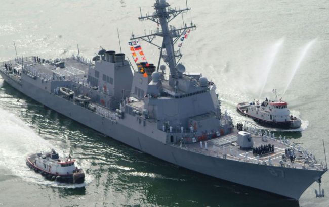 Эсминец США снова попал под обстрел у берегов Йемена