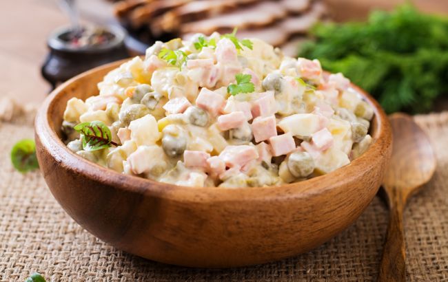 Шеф-кухар розкрив швидкий спосіб відварювання овочі на "Олів'є"