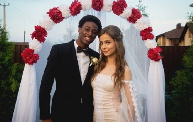 Істерика, сльози та огида: у Києві пограбували квартиру зірки "Скаженого весілля"