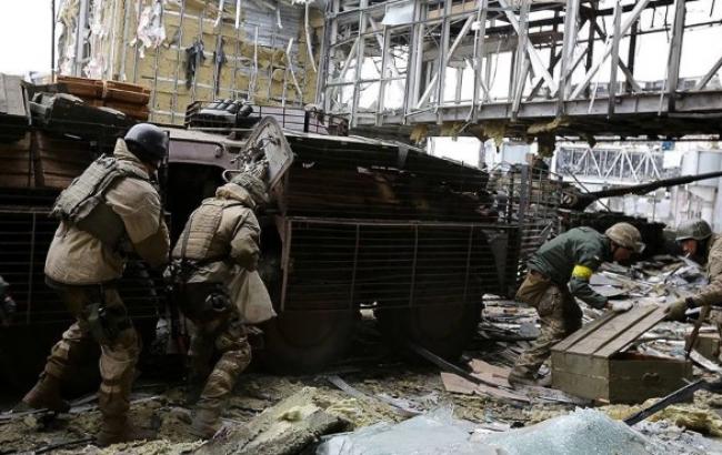 В ходе боя за донецкий аэропорт 16 бойцов сил АТО попали в плен, 6 погибли, - Минобороны